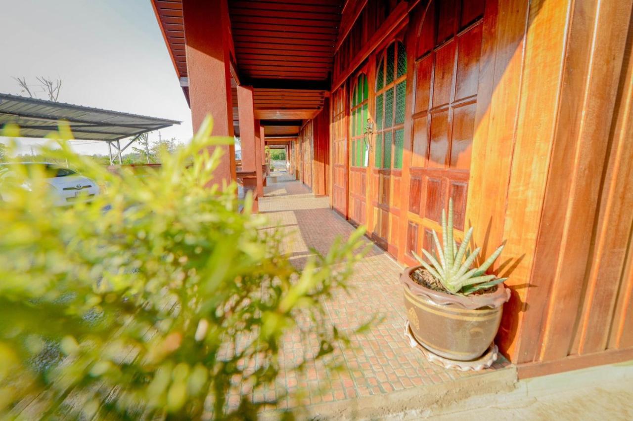 Mrk Resort & Massage Lop Buri Екстериор снимка