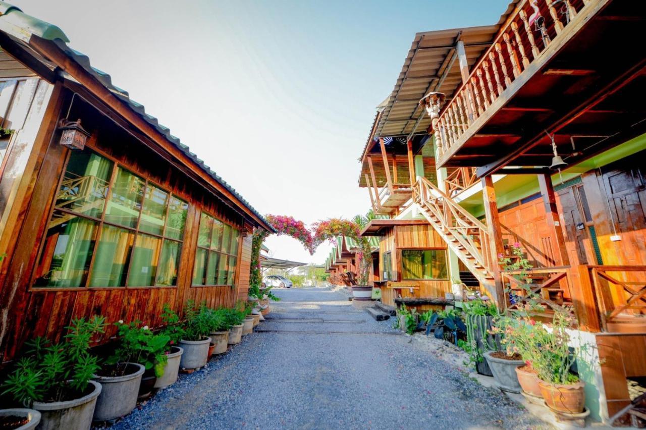 Mrk Resort & Massage Lop Buri Екстериор снимка