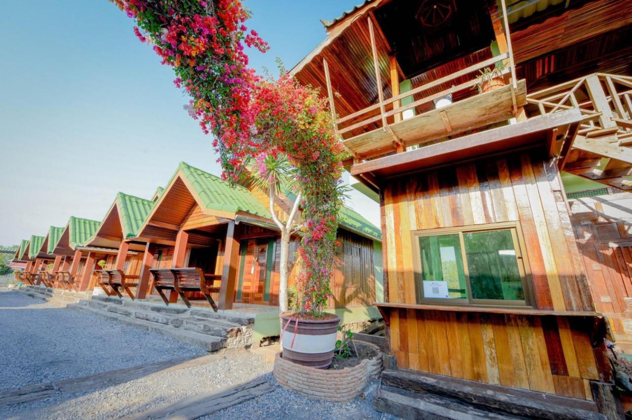 Mrk Resort & Massage Lop Buri Екстериор снимка