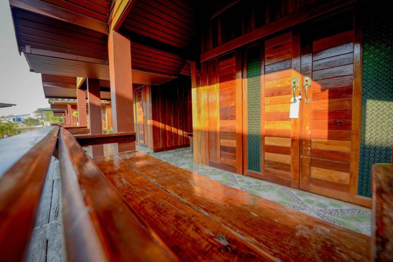 Mrk Resort & Massage Lop Buri Екстериор снимка