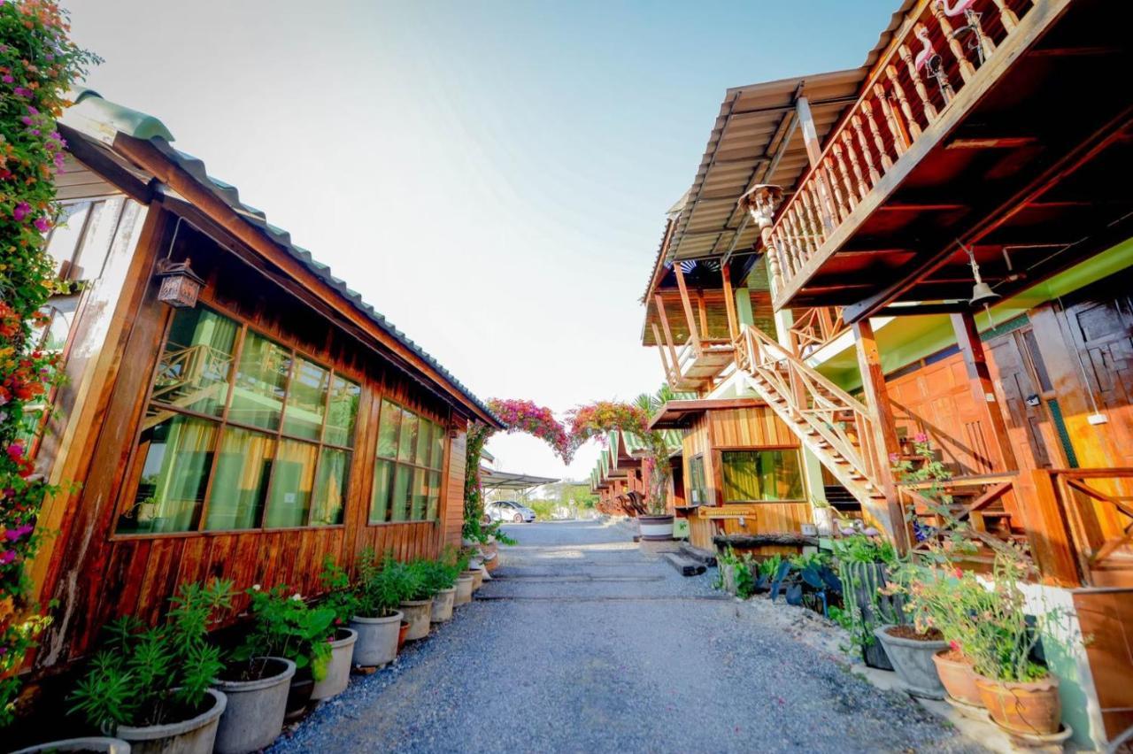 Mrk Resort & Massage Lop Buri Екстериор снимка