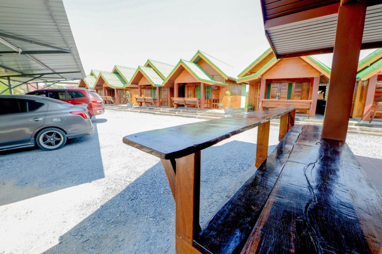 Mrk Resort & Massage Lop Buri Екстериор снимка